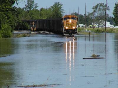 Μόλις έχει περάσει την Ακτή Δυμαίων και ...