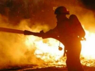 Αθήνα: Yπό έλεγχο η πυρκαγιά στο «Ακροπό...