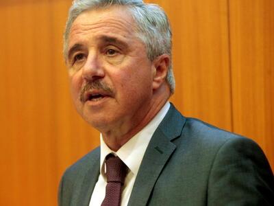 Την υποψηφιότητά του για την ηγεσία της ...