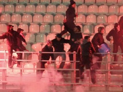 Ξύλο... "αιωνίων" πριν τον αγώ...