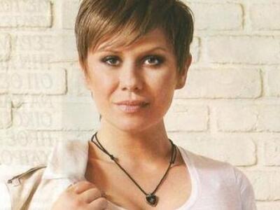 H Kαραβάτου βαφτίζει την κόρη της και καλεί  κόσμο