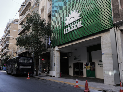 Εξάρχεια: Ύποπτο όχημα κοντά στα γραφεία του ΠΑΣΟΚ