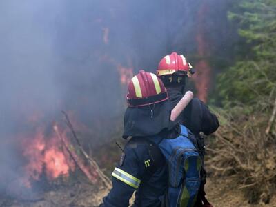 Σε ύφεση η φωτιά στο Μαρκόπουλο, υπό μερ...