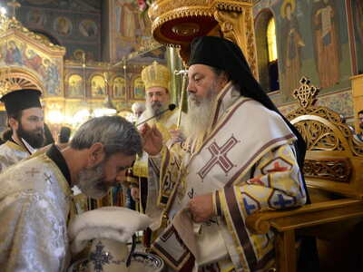 Πάτρα - φωτό: Η λειτουργία και η λιτανεία στον Αγιο Νεκτάριο