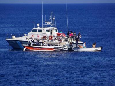 Ακυβέρνητο σκάφος με 47 μετανάστες βρέθη...