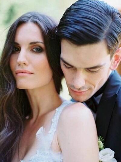 Εκτός απο τη Μις Κόσμος έχει ποζάρει με ...