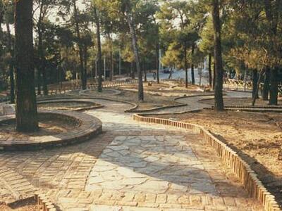 Πάτρα: Ο Δήμος φτιάχνει τους κονόχρηστου...