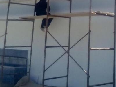 Γυμνό: Οι γονείς ανέβηκαν στις σκαλωσιές...