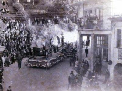 Πάτρα- 1964: Nυκτερινή παρέλαση φωταγωγη...