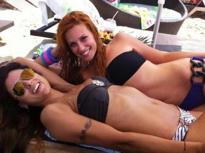 Δε λέει να φύγει από τη Σκιάθο η Σίσσυ Χρηστίδου