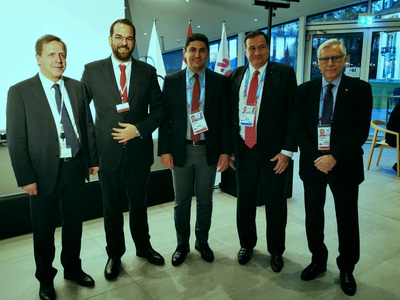 Διακρίνονται από δεξιά: Μανώλης Κατσιαδά...