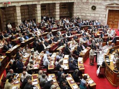 Ελάχιστοι οι βουλευτές που δεν αποδέχθηκ...