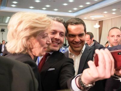 Η πατρινή σέλφι του Αλέξη Τσίπρα στα Σκό...