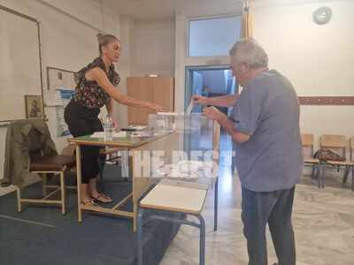 Πάτρα: Από νωρίς στις κάλπες οι πρώτοι ψ...