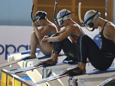 Κι όμως υπάρχει άθλημα με βατραχοπέδιλα ...