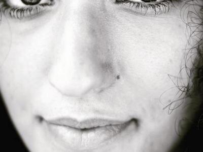 Τα μάτια της ξαδέλφης του, ένα άλλος κόσ...