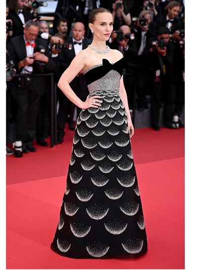 Νάταλι Πόρτμαν με vintage Dior και κοσμή...