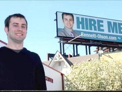 Έκανε τον εαυτό του γιγαντοαφίσα για να ...