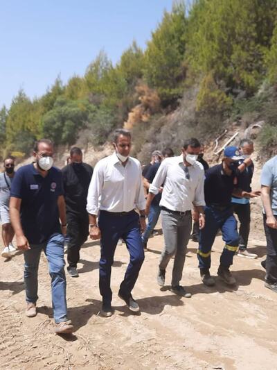 Ο Nεκτάριος Φαρμάκης σε καρότσα ημιφορτηγού για να φτάσει στο μέτωπο της φωτιάς- ΦΩΤΟ 2
