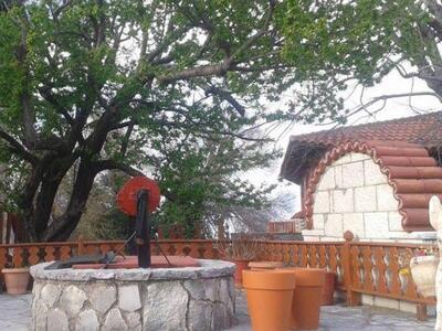 Το μοναστήρι της Παναγίας Βαρνάκοβας επι...