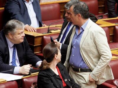 Αγρια κόντρα στη Βουλή – Θεοδωράκης: Ο π...