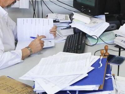 Σπήγκελ: Ανίκανοι οι Έλληνες εφοριακοί...