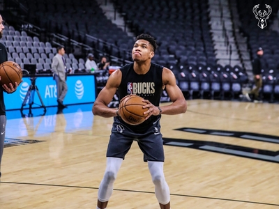 NBA: Αντετοκούνμπο και Τζέιμς οι κορυφαί...