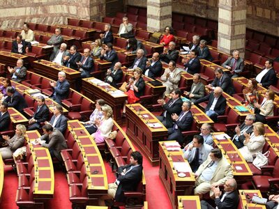 Άρση ασυλίας για Ρομπόπουλο και Καραγκούνη 