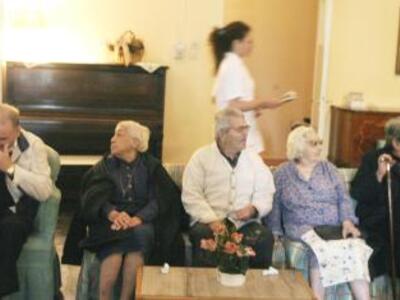 Πώς θα ξεφορτωθείτε την πεθερά σας τα Χρ...