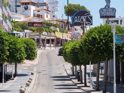 Ισπανία-Covid-19: Κλείνουν για τους τουρ...