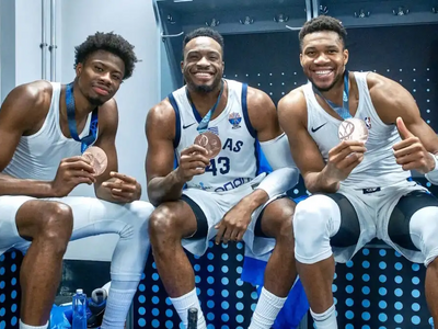 Το γλέντι στα αποδυτήρια της Εθνικής Ελλ...