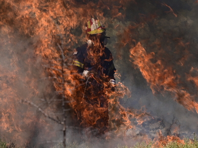 Φωτιά στην Αττική: Εκτός ελέγχου η πυρκα...