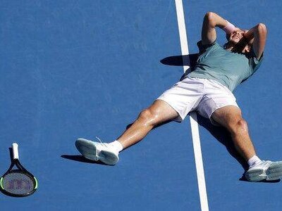 Η μαγική χρονιά του Τσιτσιπά σε ένα απολ...