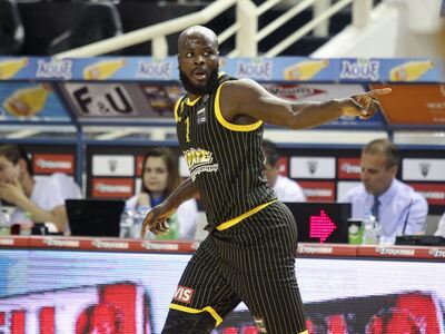 Επέστρεψε στην ΑΕΚ ο Τζέιμς