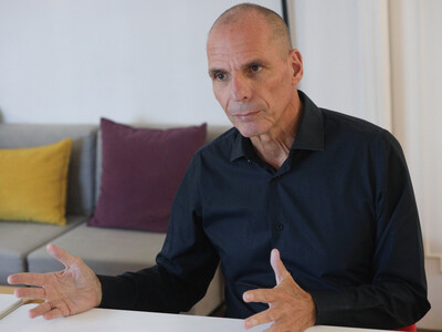 Ο Γιάνης Βαρουφάκης απαντά στον Αλέξη Τσ...