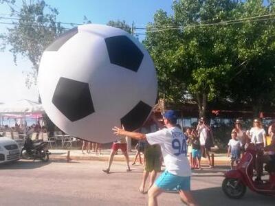 Επώνυμοι Πατρινοί ξεσήκωσαν την παραλία ...