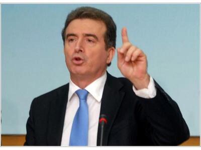 Ο Χρυσοχοίδης μιλά τώρα στους αιρετούς τ...