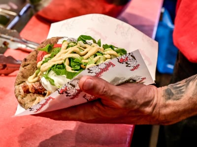 Πόσο κοστίζει το πιτόγυρο στην Πάτρα- Σε...