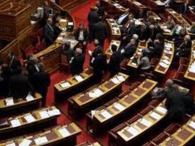 Financial Times: «Έλληνες βουλευτές, ίσω...