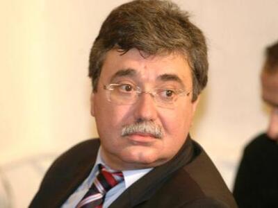 Φυλλοροεί το ΠΑΣΟΚ - Παραιτήθηκε ο Γιάνν...