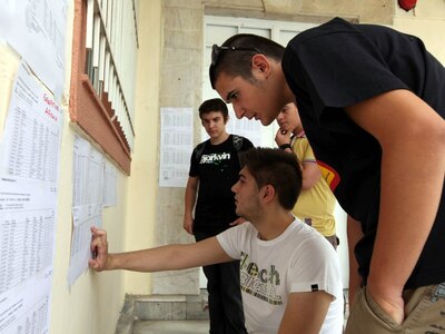 Πανελλήνιες 2010: Ερχεται  άνοδος στις β...