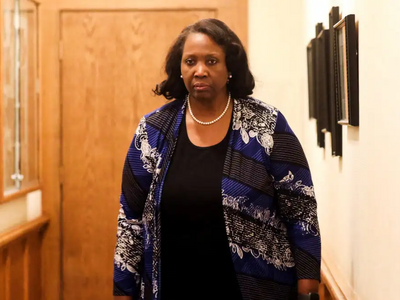 Ο Τραμπ απέλυσε τη διοικήτρια της ομοσπο...