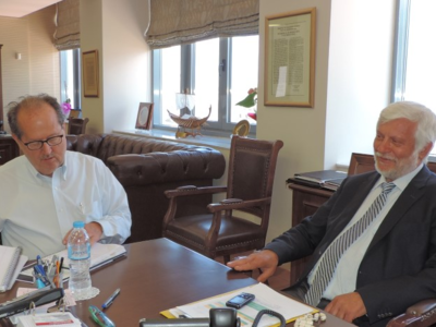 Άγριος καβγάς του νυν και του πρώην Περι...