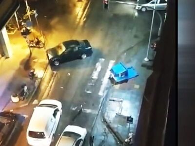 Θεσσαλονίκη: Οδηγός έπεσε πάνω σε αυτοκί...