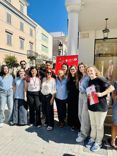Η Λένα Αλμπάνη με τη Βάσω Αγγελάκη του Κ...