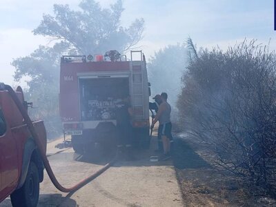 Περιορίστηκε η φωτιά στους Αποστόλους τη...