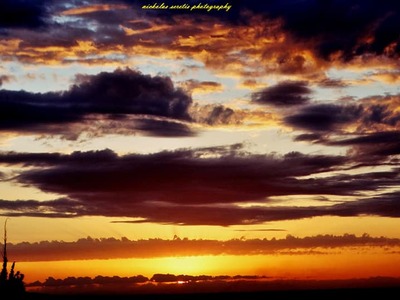 Ο μετεωρολόγος Νικόλας Σερέτης φωτογραφίζει το "πύρινο" ηλιοβασίλεμα της Πάτρας