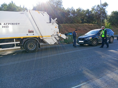 Αγρίνιο: Σύγκρουση ΙΧ με απορριμματοφόρο...