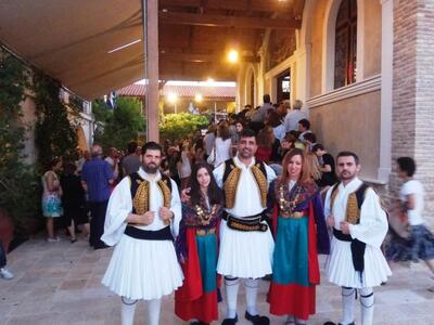 Πάτρα: Καλαβρυτινοί με φουστανέλες στα ε...