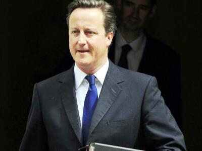 Επίσκεψη Κάμερον στην Αλγερία με φόντο Μ...